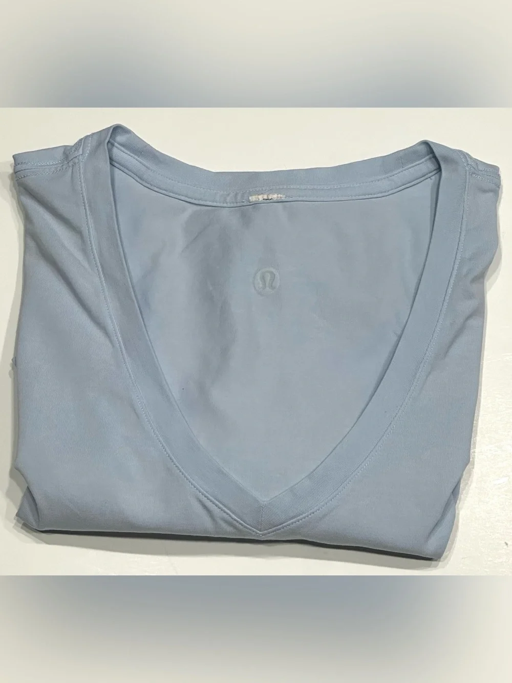 Lululemon Athletica Womens Light Blue V- Neck Short Sleeve Basic T shirt Sz M/L